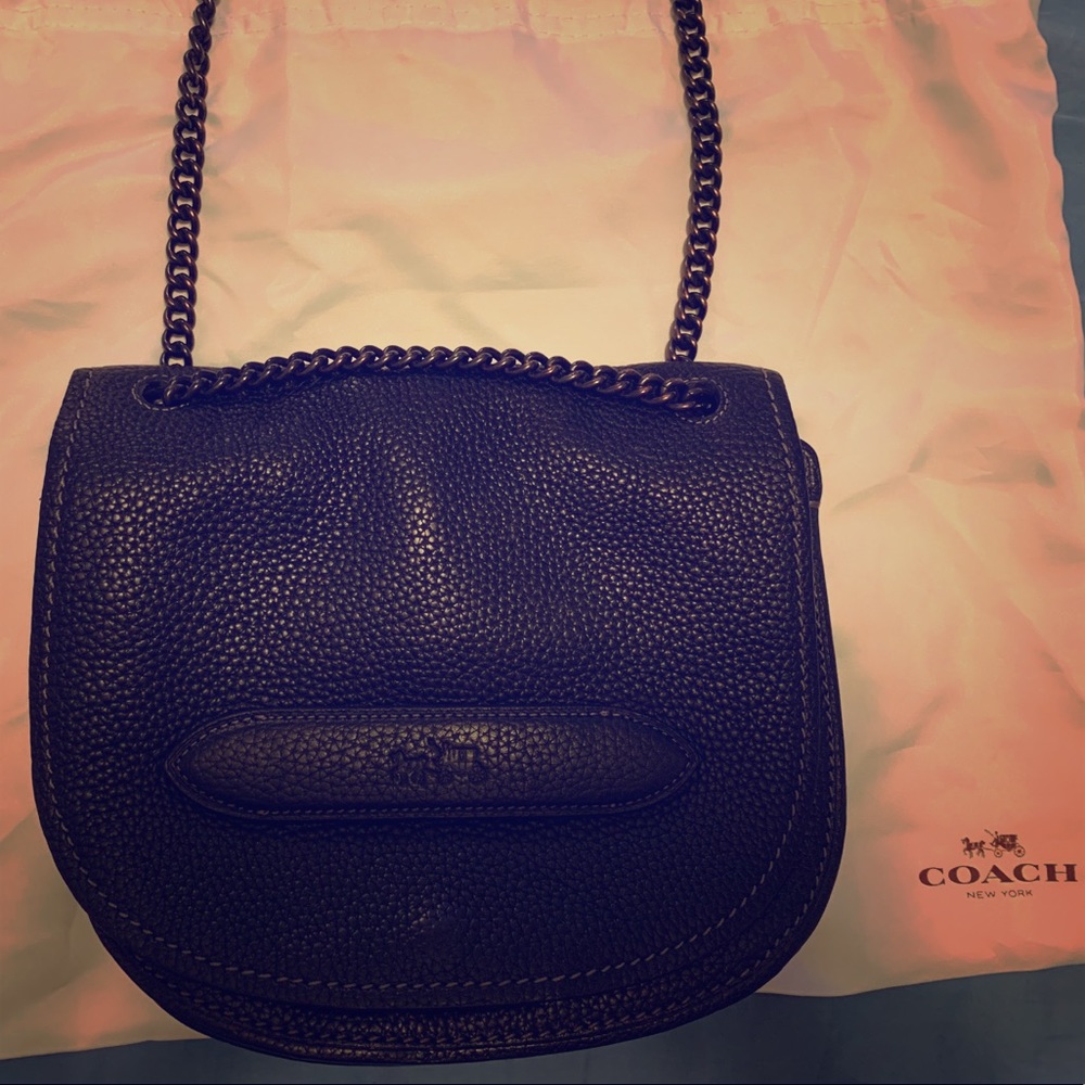 Coach. Timeless pebbled leather cross body bag